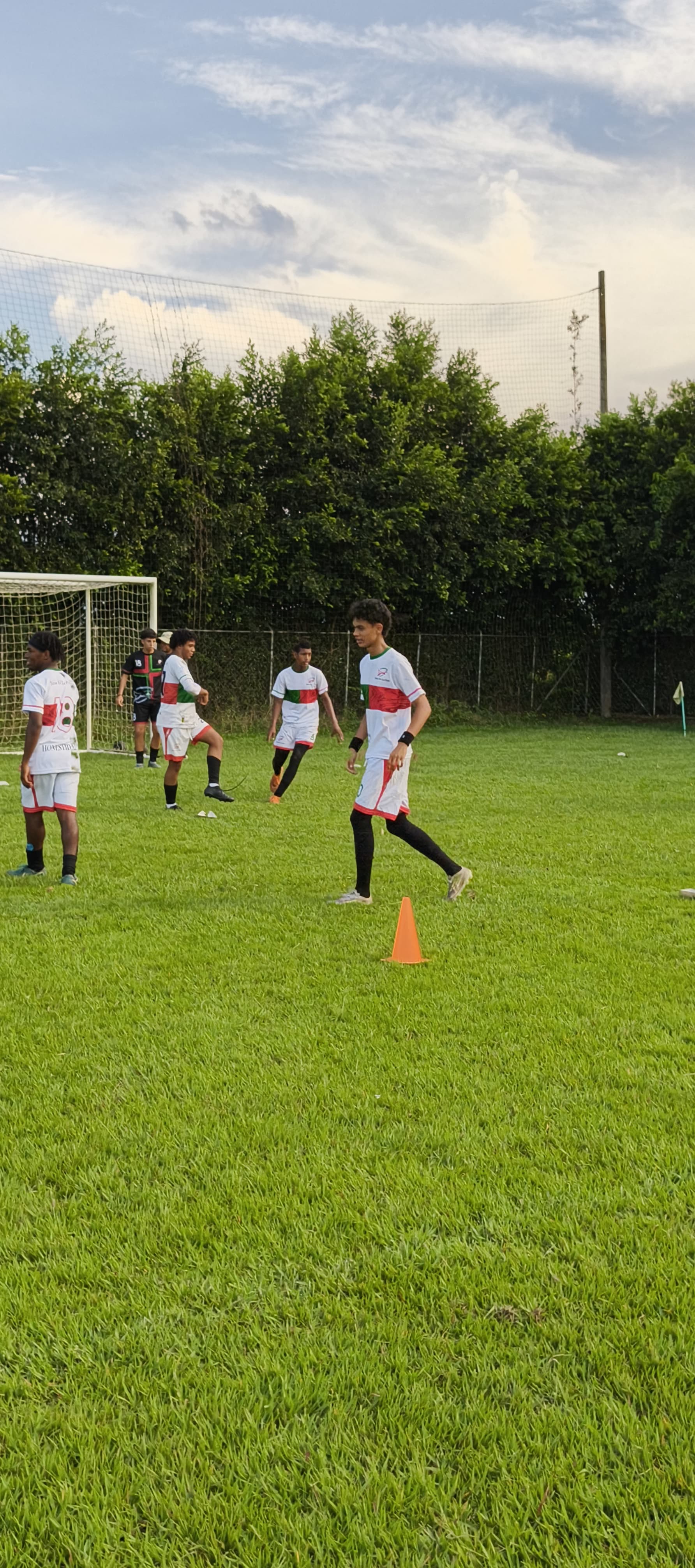 Equipo en campo de fútbol Jamundí